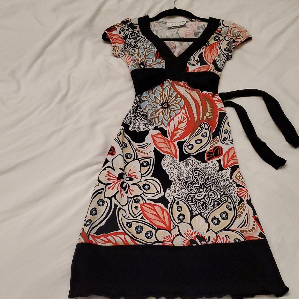 NEW Super Cute! Vibrant Floral V-Neck Kids Dress